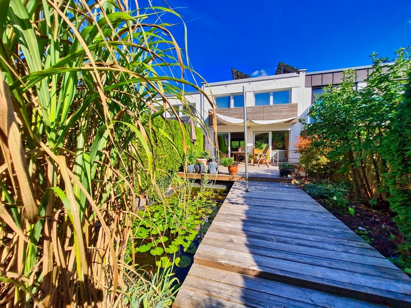 Ihr Haus mit Garten von Westen