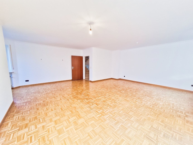 Ihr Wohnzimmer gen Treppenaufgang