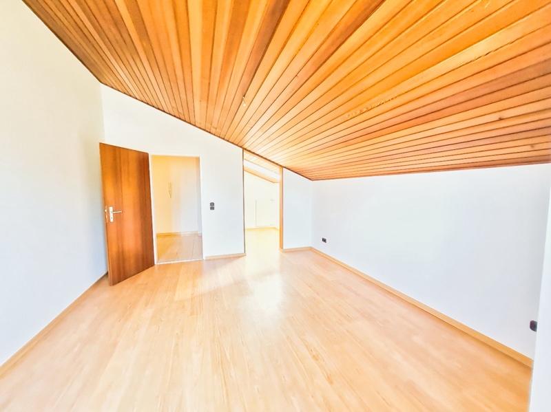 Ihr Schlafzimmer gen Ankleide & Treppenaufgang